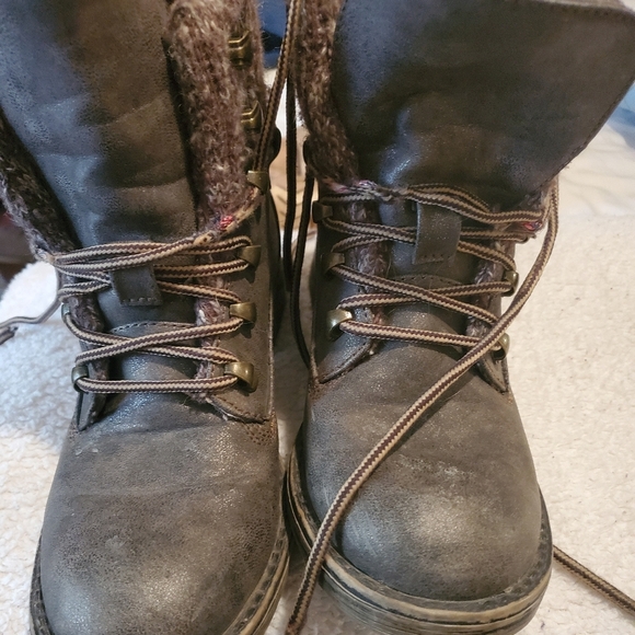 Short booties - Picture 1 of 3